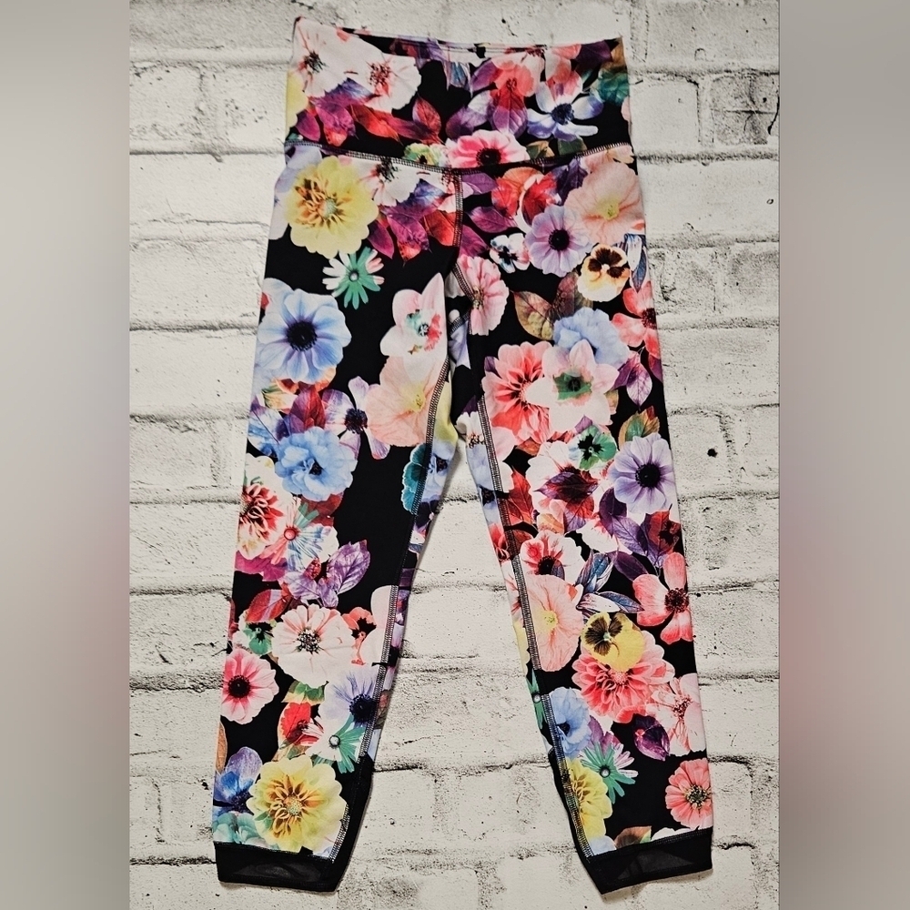 Old Navy Activewear Colorful Floral Capri 22" Legging